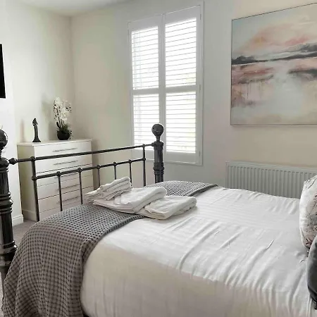 Stylish Close To Centre Holiday home *