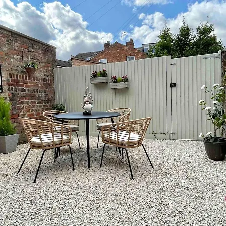 Stylish Close To Centre Holiday home *