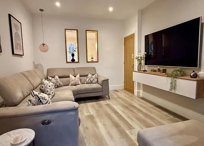 Stylish Close To Centre